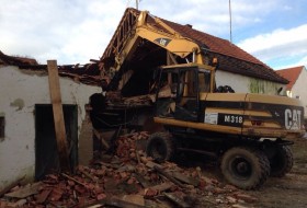 BV Abbruch Altes Wohnhaus in Pöbenhausen - Sortierung der Materialien (Holz, Eisen, etc.)